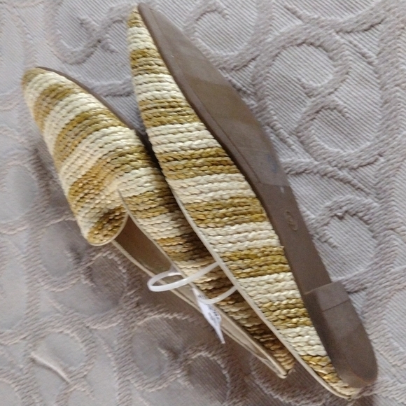 4@30.00 or 20.00 Ladies Shoes by UNIVERSAL THREAD - Picture 9 of 12